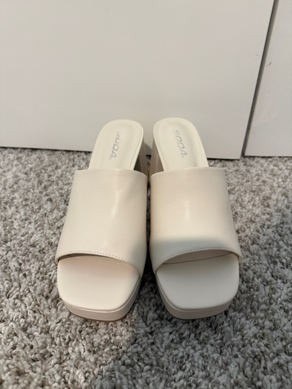 NWOT Soda Cream Open-Toe Slide Wedges